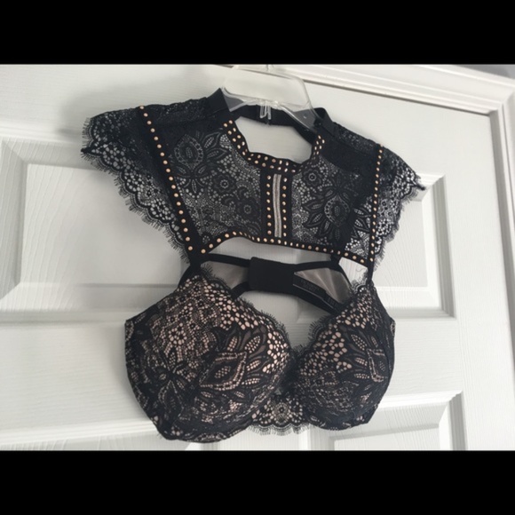 Victoria’s Secret ‘Very Sexy’ Push Up Bra - Picture 2 of 8